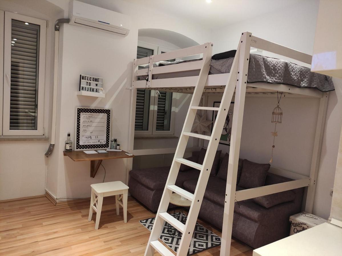 Studio Apartment Kontiki Rijeka Exteriör bild
