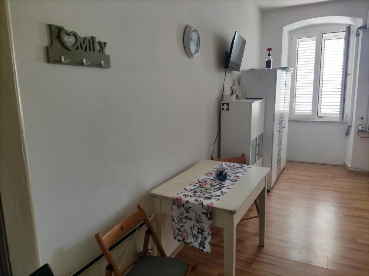 Studio Apartment Kontiki Rijeka Exteriör bild
