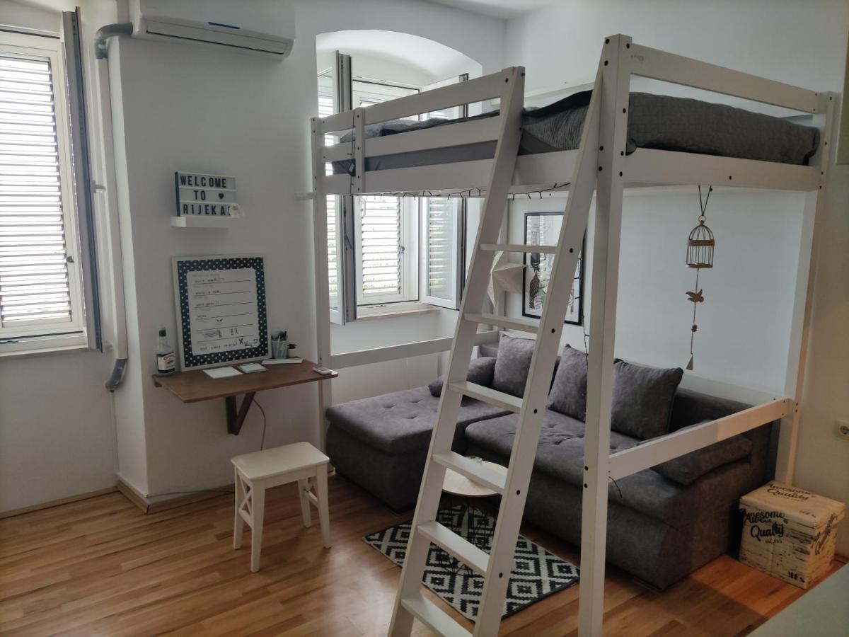 Studio Apartment Kontiki Rijeka Exteriör bild