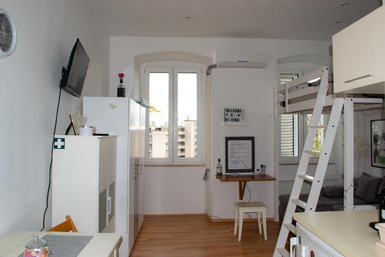 Studio Apartment Kontiki Rijeka Exteriör bild