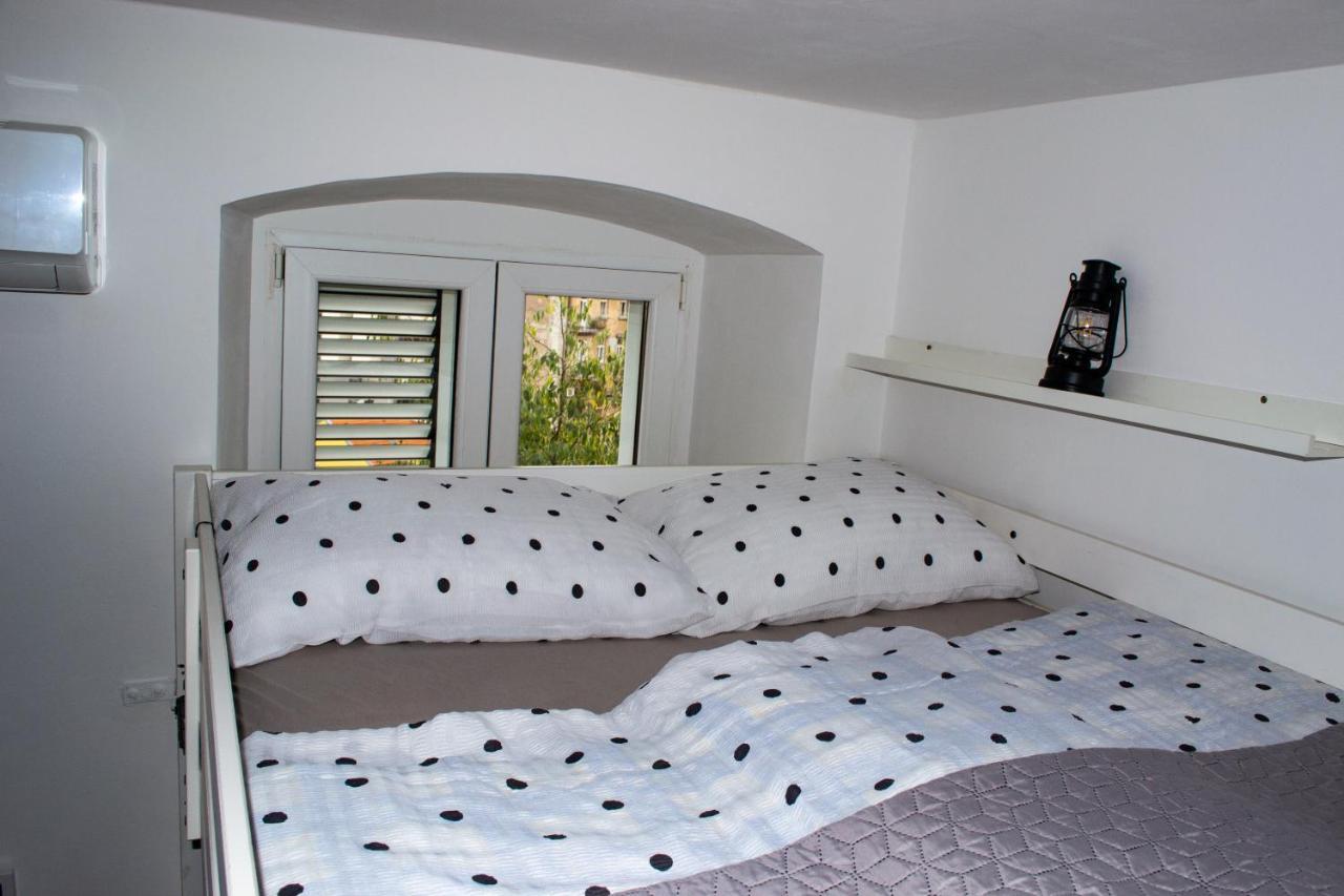 Studio Apartment Kontiki Rijeka Exteriör bild